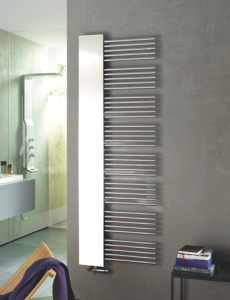 Designer-Heizkörper mit integriertem Spiegel, der Funktionalität und moderne Ästhetik in Badräumen kombiniert.